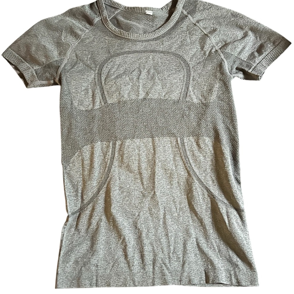 Lulu *no tag*  Gray Short Sleeve Athletic Top IT HAS NO TAG
